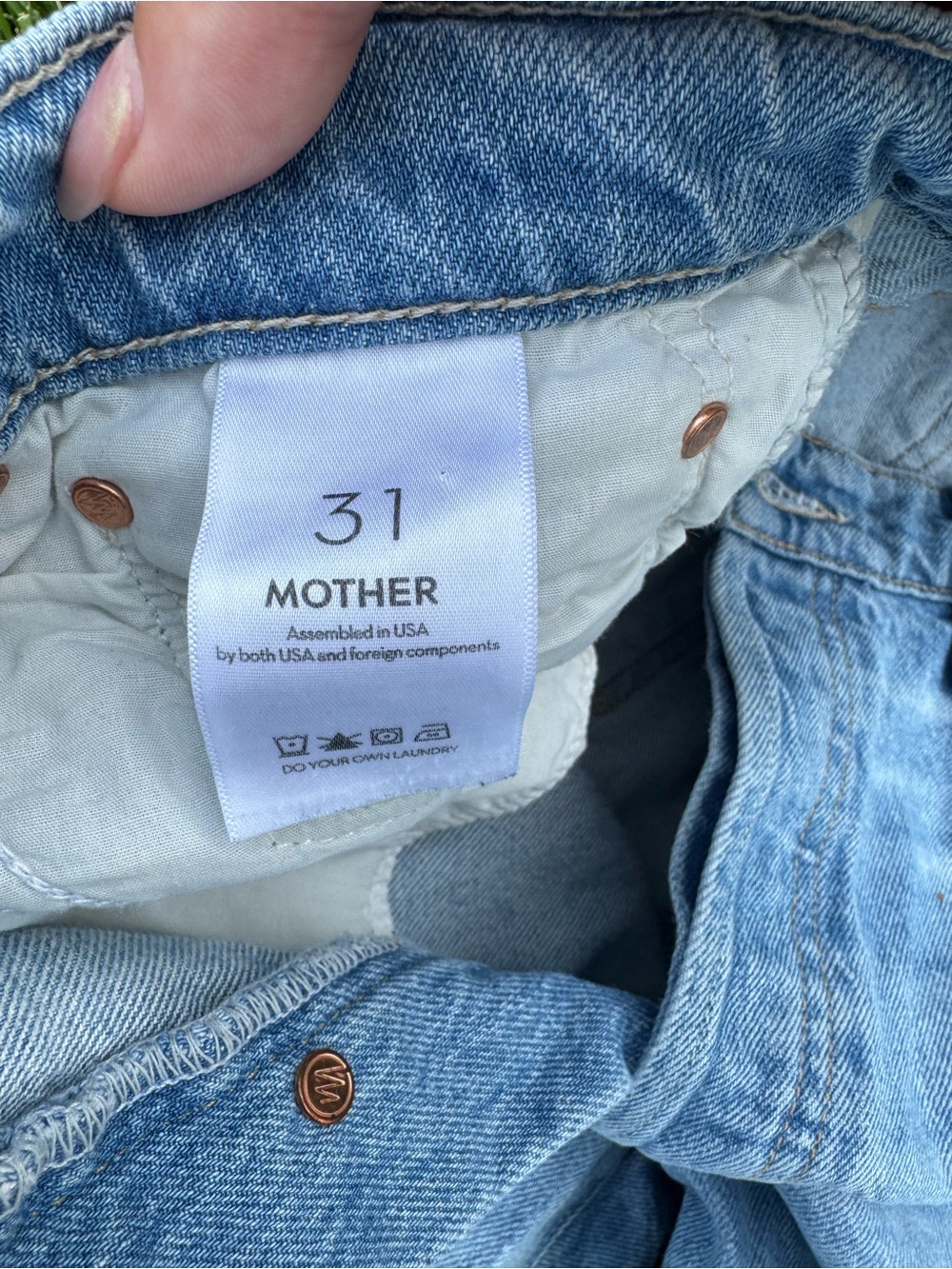 Mother THE DODGER BUTTON
HOVER CUFF - I Could Care Less Size 31 - Picture 7 of 9